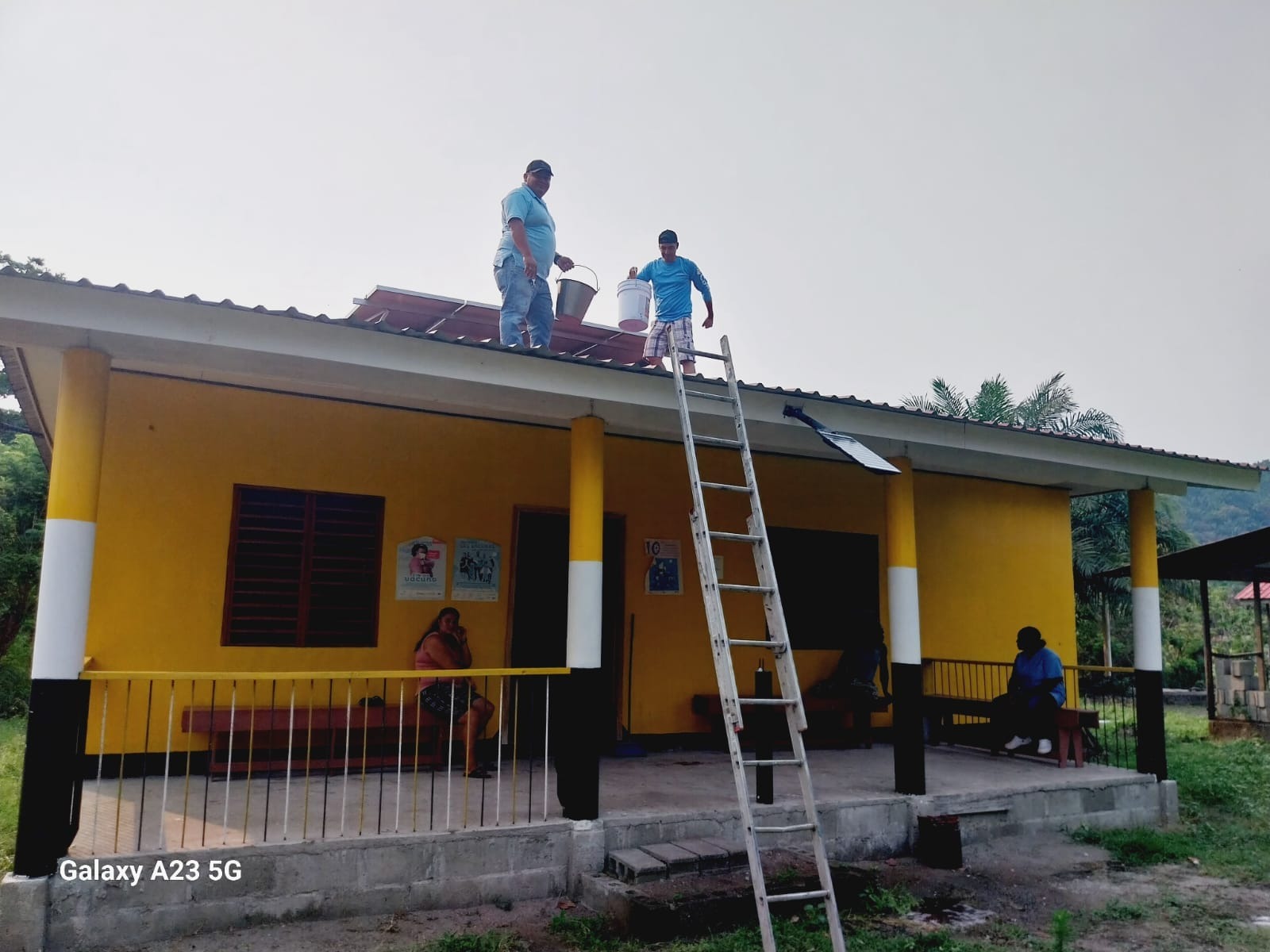 SESAL realizó mantenimiento de la red de frío, banco de paneles solares al centro de salud de Rio Tinto